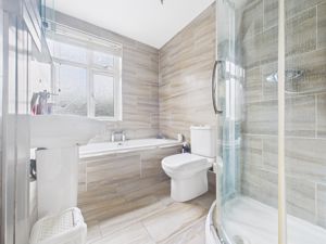 Family bathroom- click for photo gallery